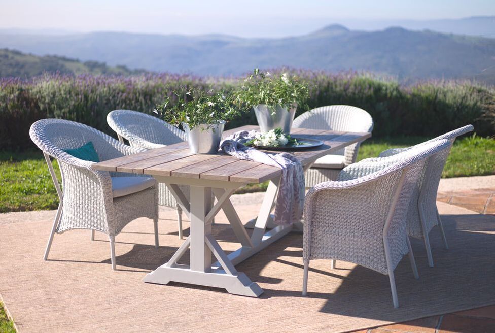 Marbella mountain views with extendable garden table