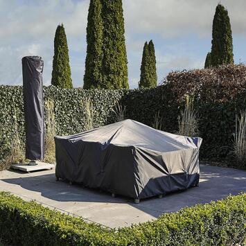 Garden furniture in Sierra Bermeja Estepona covered and protected against UV rays