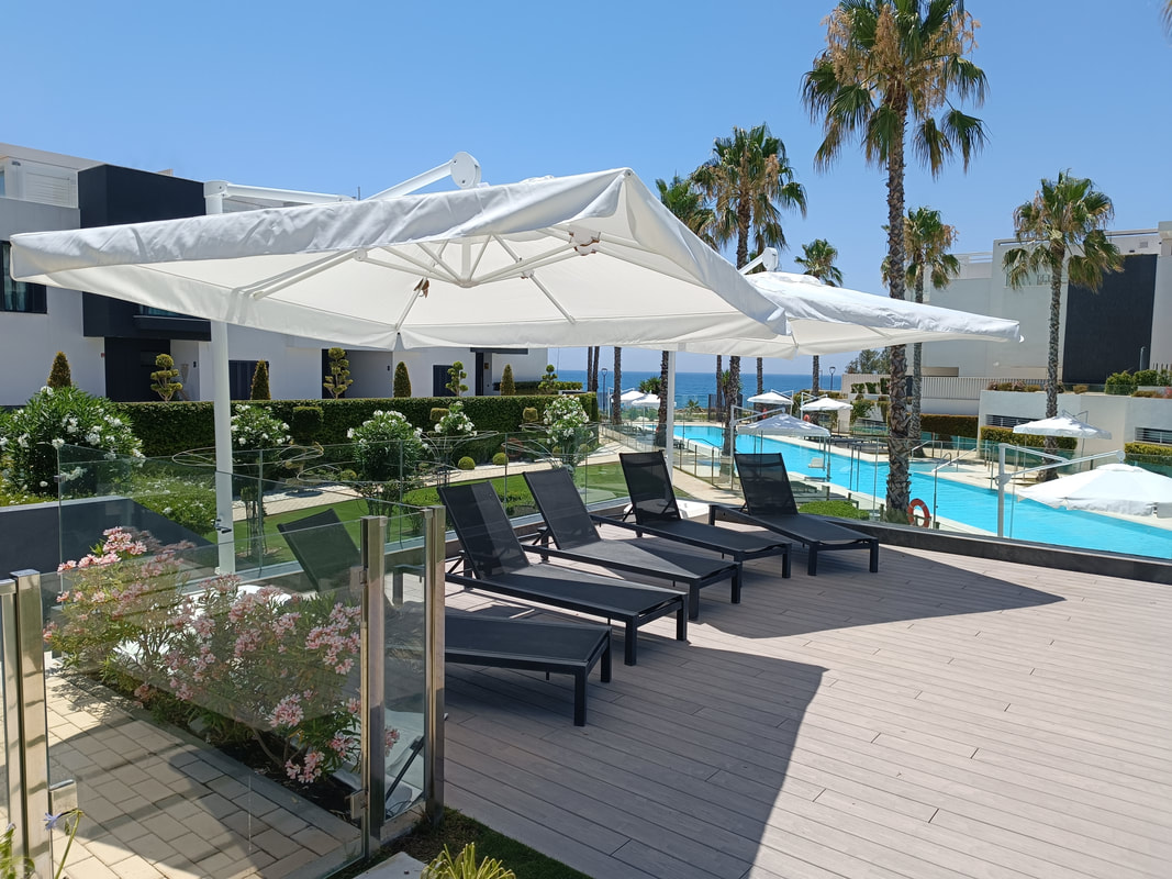 sunbed area qith 3x3 cantilever parasols with wheels on feet