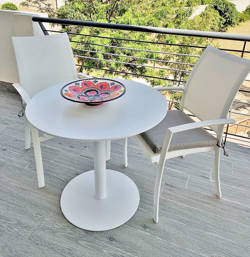 Balcony set with round table in Sotogrande