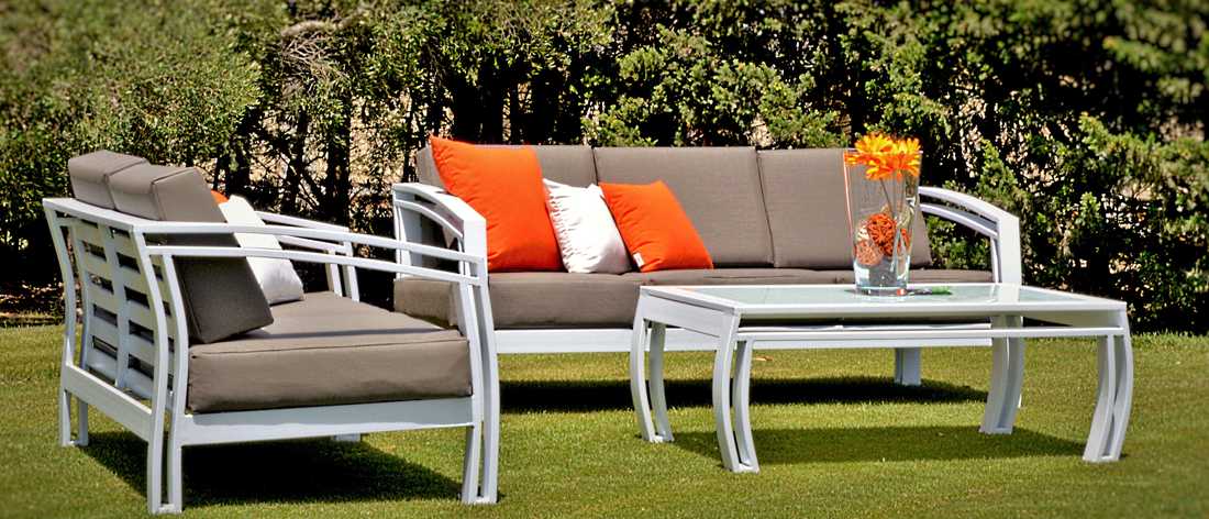 Valle romano garden in Estepona decorated with outdoor sofas, tables and armchairs in aluminium made in Europe